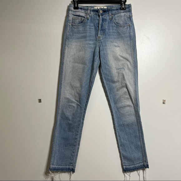 AMO Babe seeet cheeks raw hem lightwash ankle jeans - Picture 4 of 8